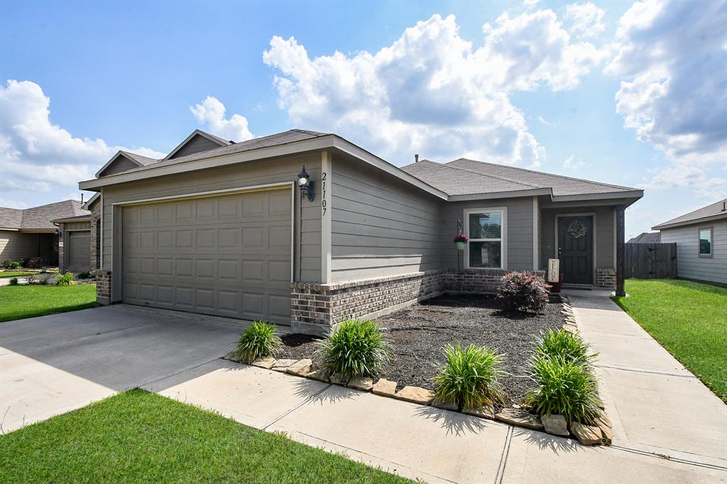21107 Secret Garden Lane, Tomball, Texas image 1