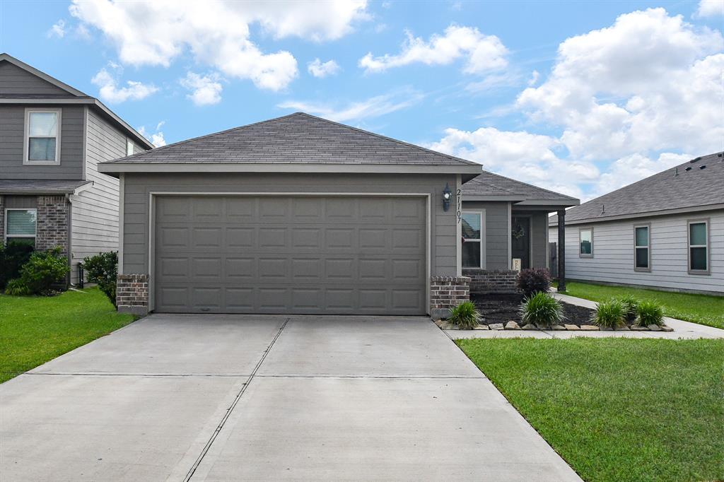 21107 Secret Garden Lane, Tomball, Texas image 2