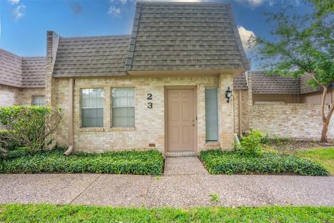 Townhouse in Sugar Land TX 23 River Creek Way 13.jpg