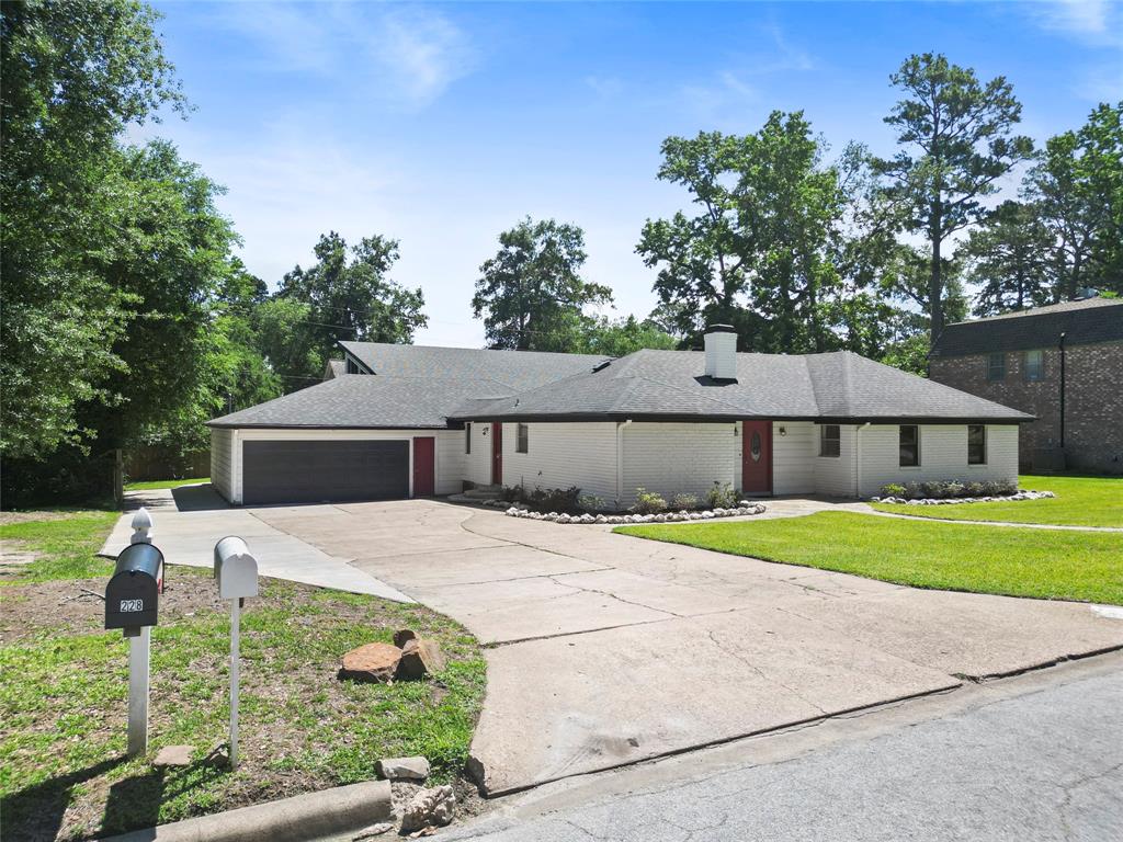 233 Royal Oaks Street, Huntsville, Texas image 2