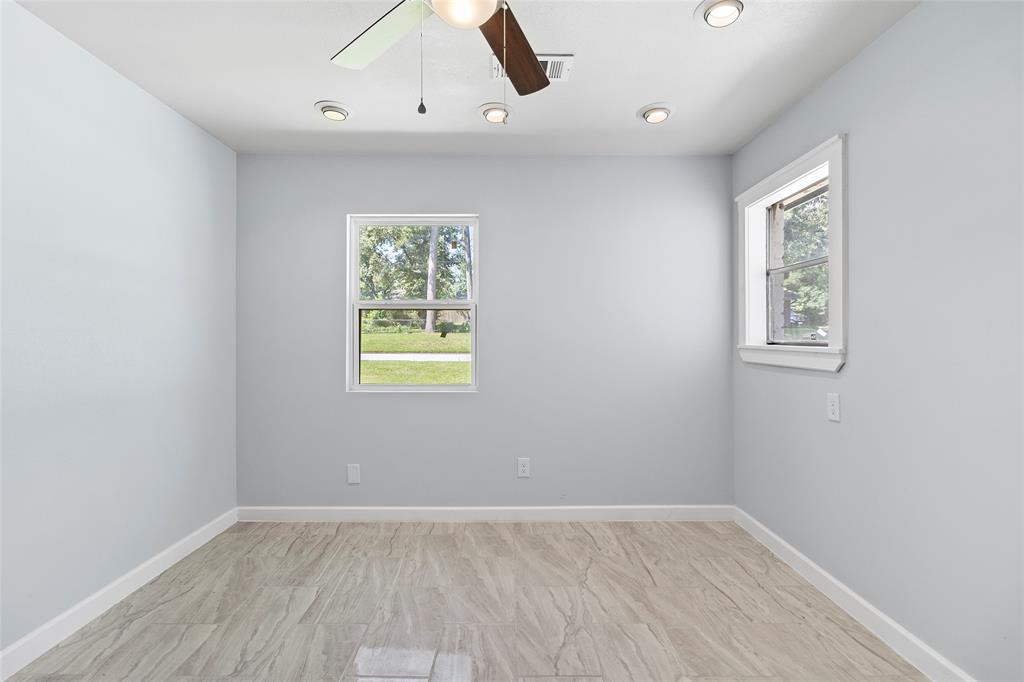 233 Royal Oaks Street, Huntsville, Texas image 21