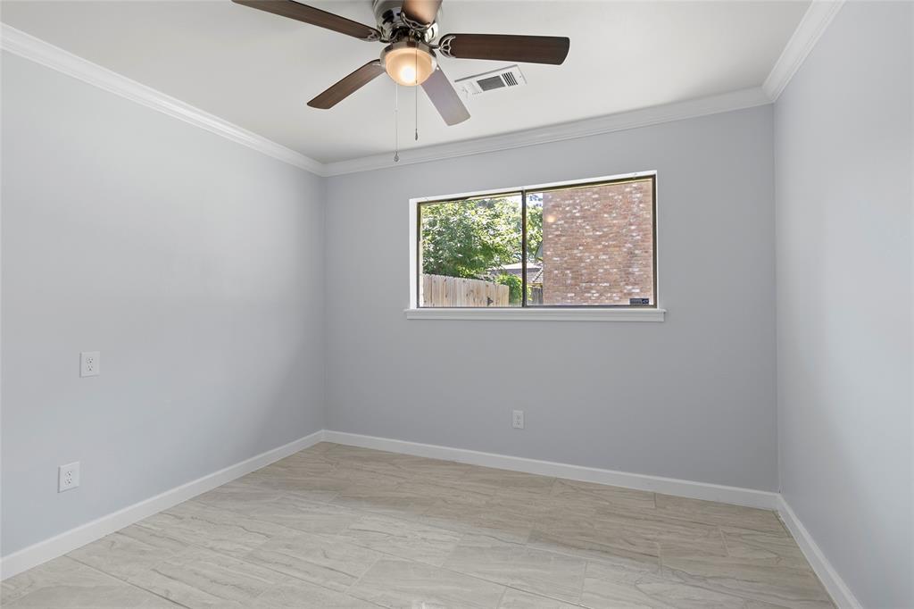 233 Royal Oaks Street, Huntsville, Texas image 18