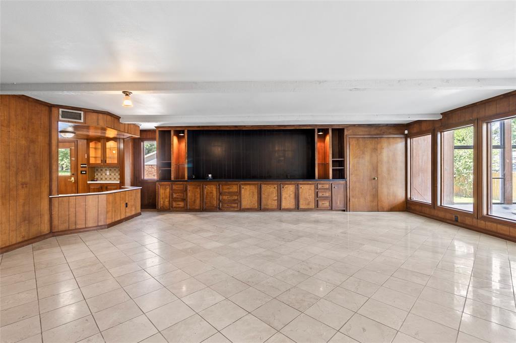 233 Royal Oaks Street, Huntsville, Texas image 3