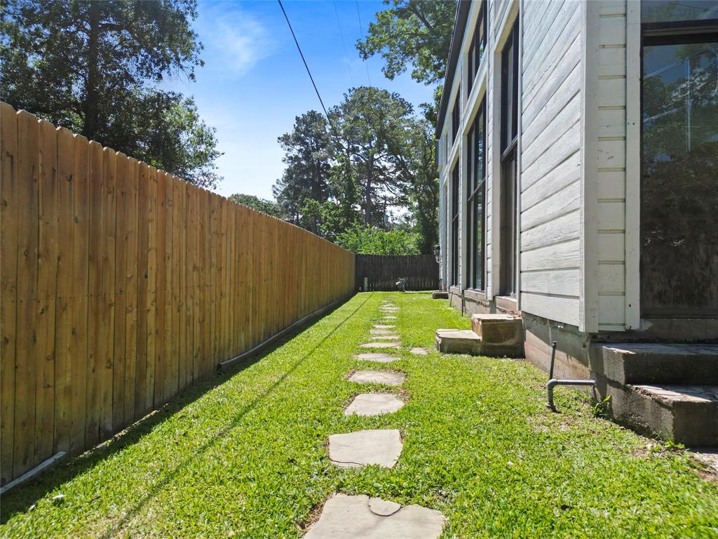 233 Royal Oaks Street, Huntsville, Texas image 29