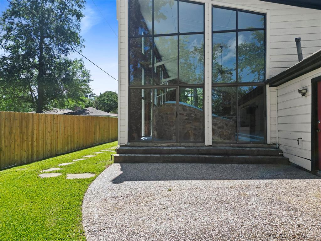 233 Royal Oaks Street, Huntsville, Texas image 28