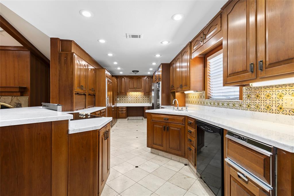 233 Royal Oaks Street, Huntsville, Texas image 8