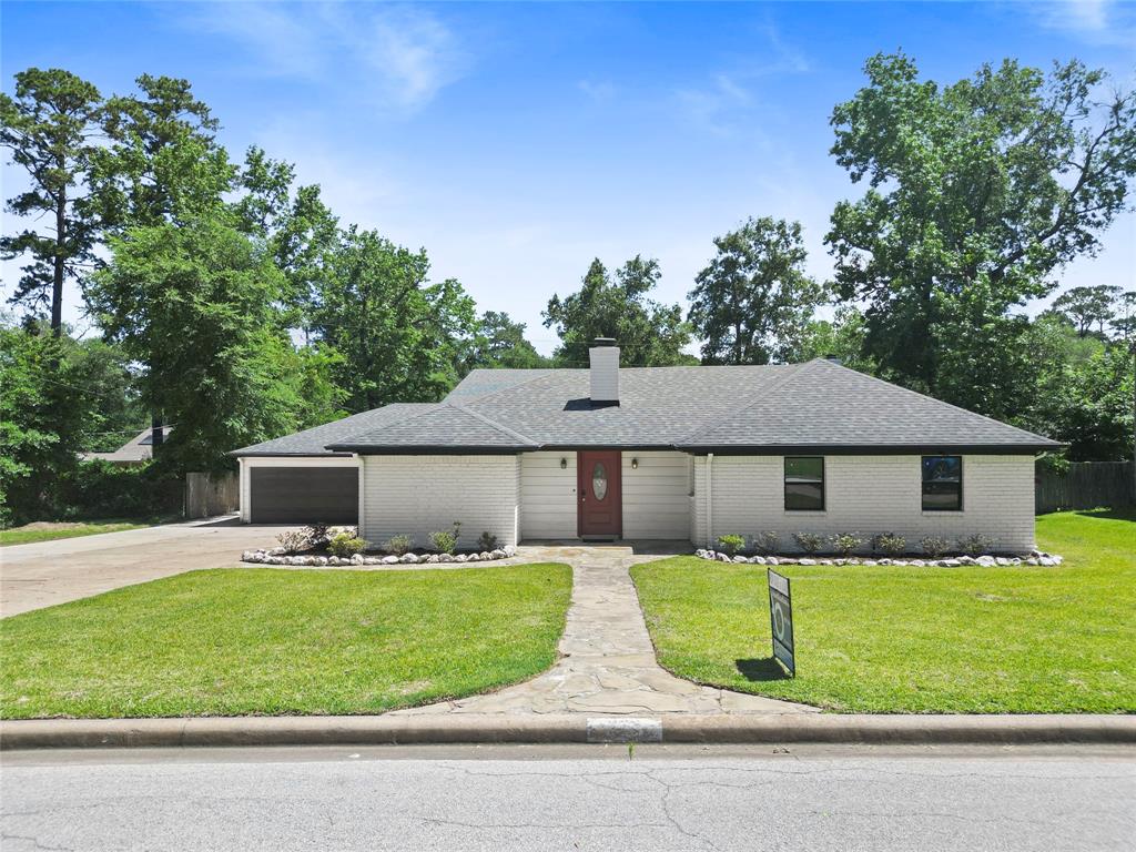 233 Royal Oaks Street, Huntsville, Texas image 1
