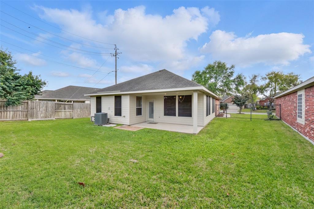 1229 Modena Drive, Pearland, Texas image 24