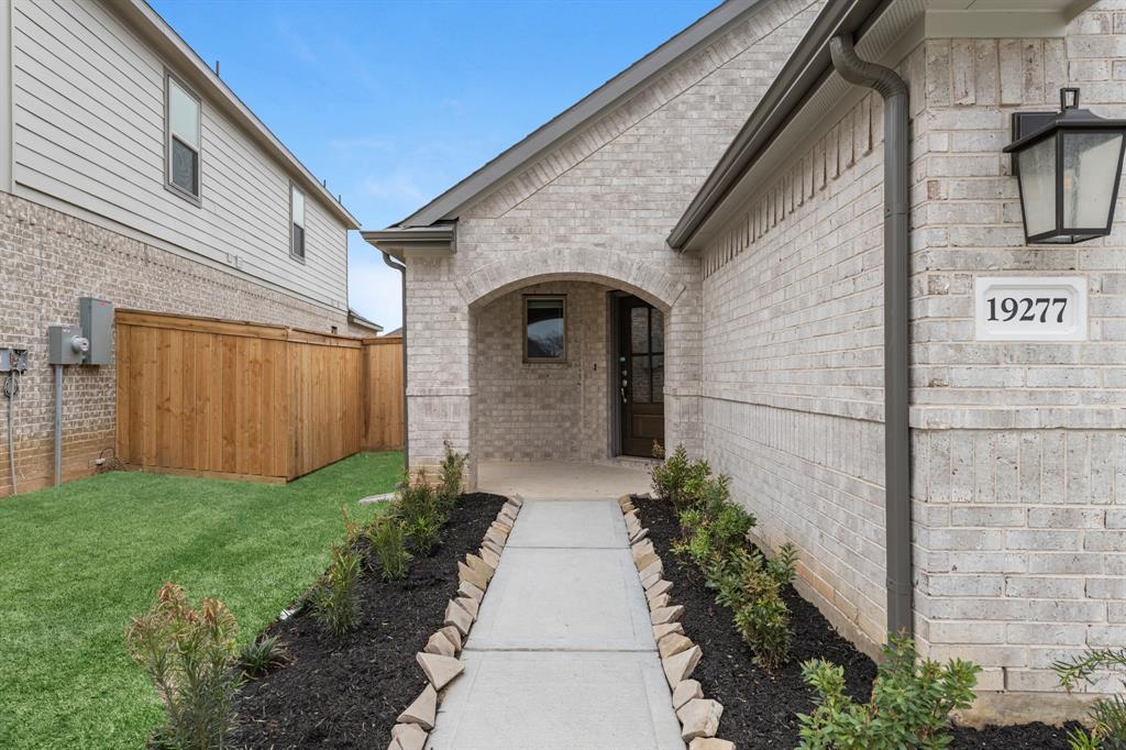 19277 Hazel Firs Court, Magnolia, Texas image 3