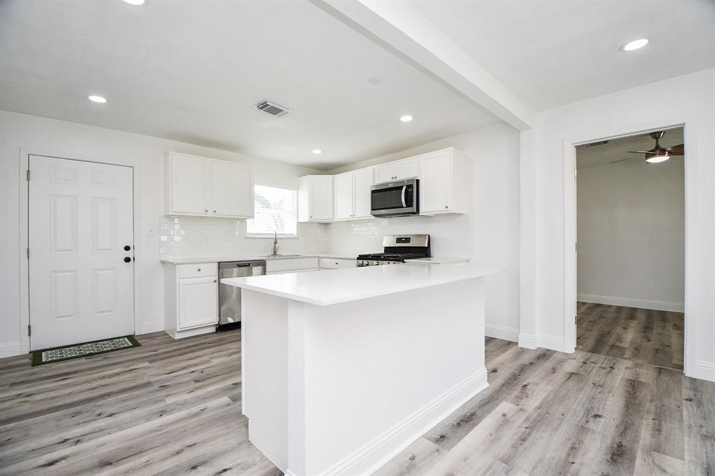 5814 Belneath Street, Houston, Texas image 11
