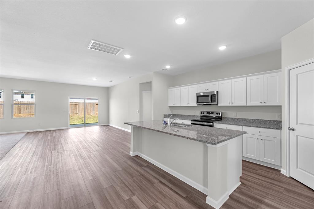 21547 Rolling Streams Drive, New Caney, Texas image 4