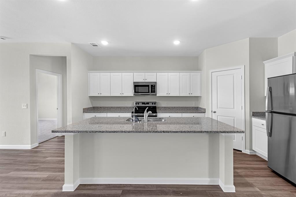 21547 Rolling Streams Drive, New Caney, Texas image 3