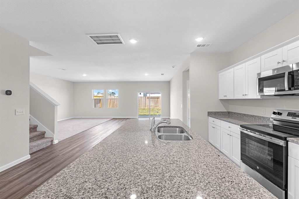 21547 Rolling Streams Drive, New Caney, Texas image 6