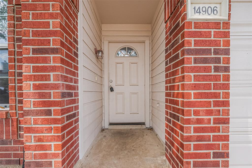 14906 Sugarhollow Drive, Sugar Land, Texas image 2
