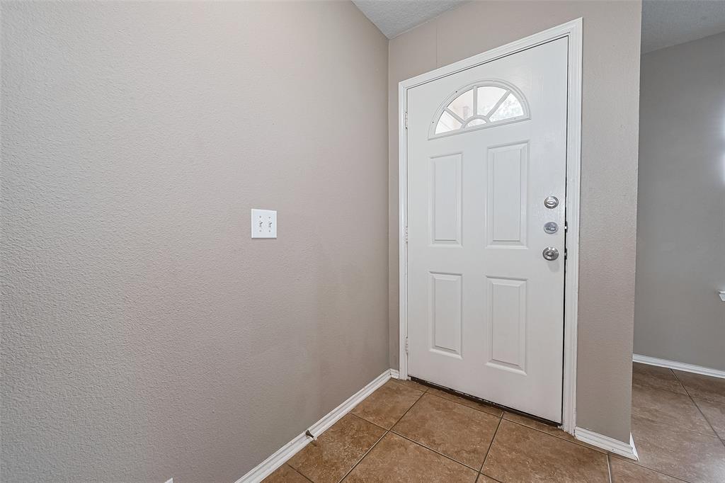 14906 Sugarhollow Drive, Sugar Land, Texas image 4