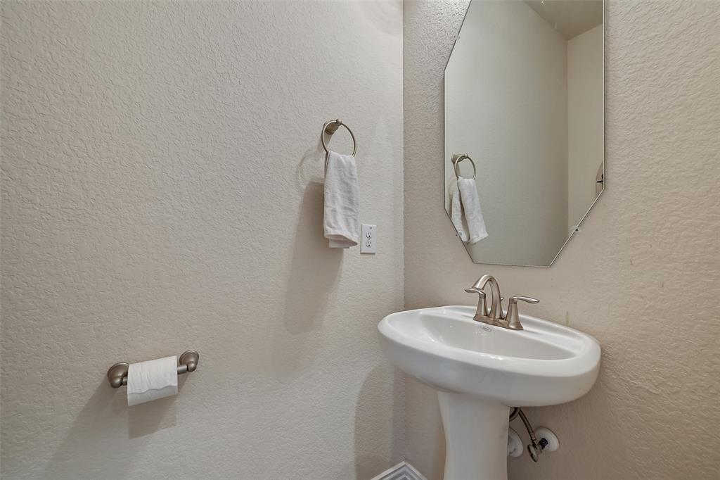 23109 Zinfandel Drive, Alvin, Texas image 12
