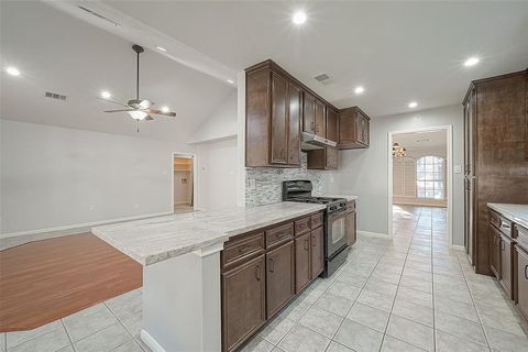 Single Family Residence in Spring TX 17634 Seven Pines Drive 19.jpg