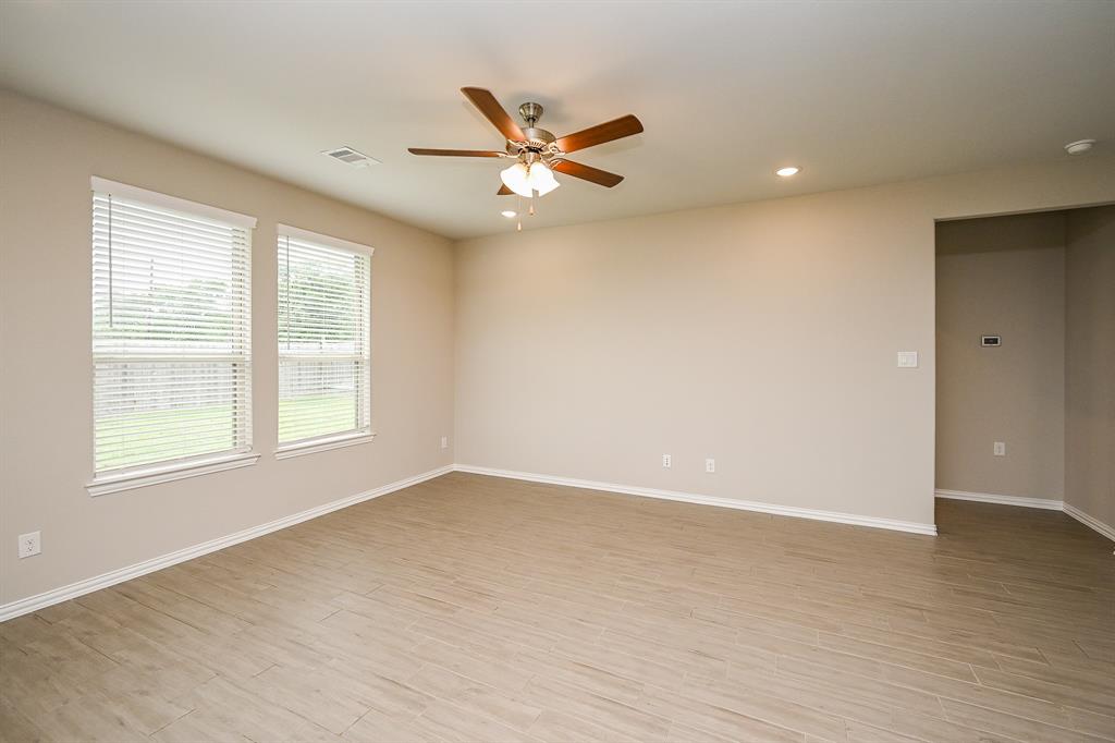 8310 Divot Trace, Fulshear, Texas image 9