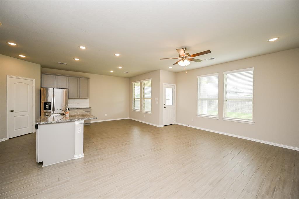 8310 Divot Trace, Fulshear, Texas image 12