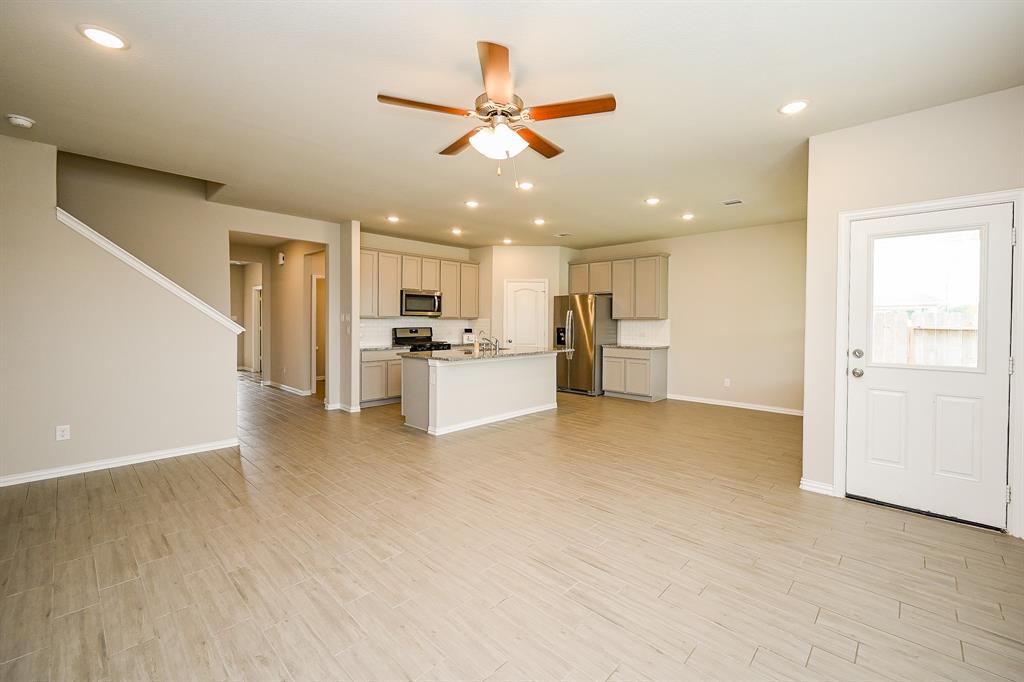 8310 Divot Trace, Fulshear, Texas image 13