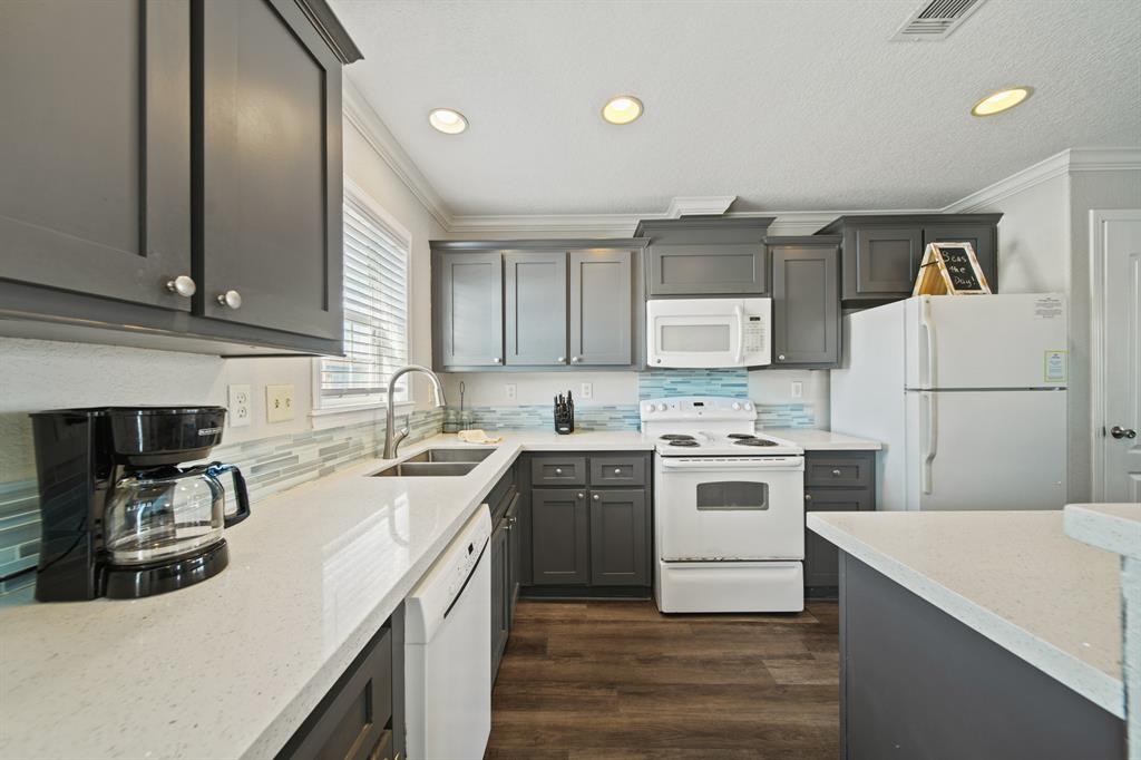 905 Meynig Drive, Crystal Beach, Texas image 24