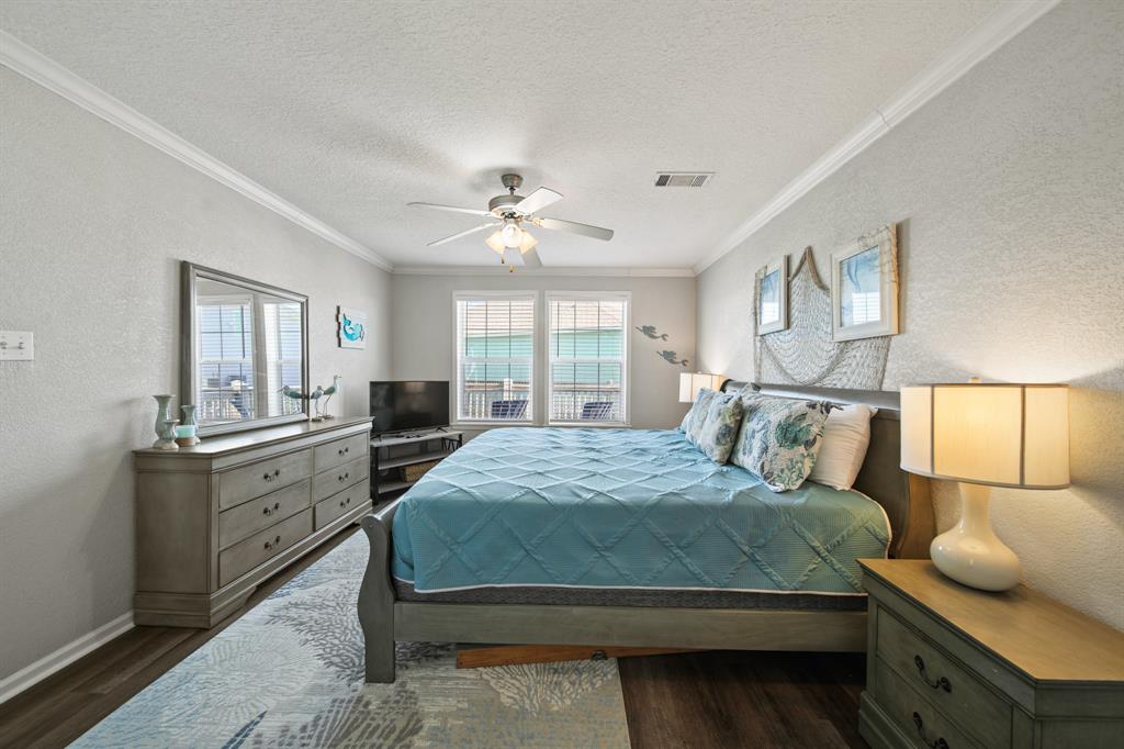 905 Meynig Drive, Crystal Beach, Texas image 18