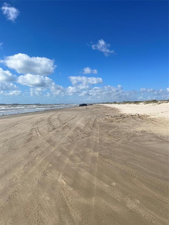 905 Meynig Drive, Crystal Beach, Texas image 32