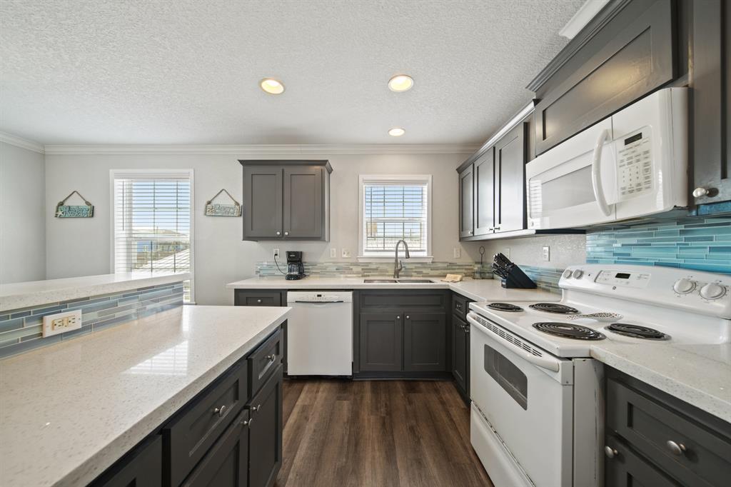 905 Meynig Drive, Crystal Beach, Texas image 10