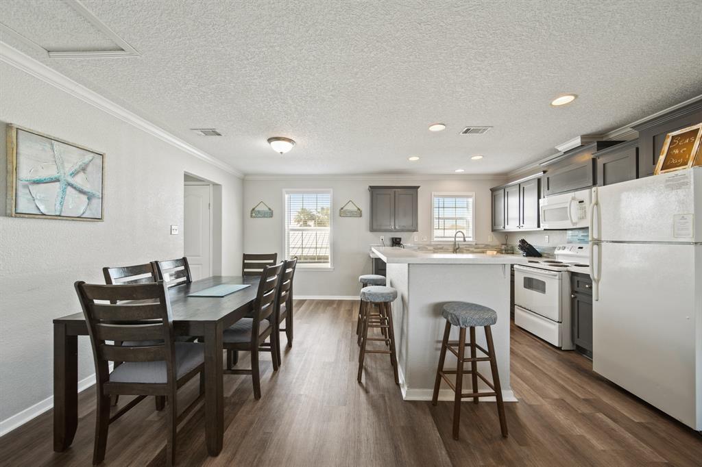 905 Meynig Drive, Crystal Beach, Texas image 13
