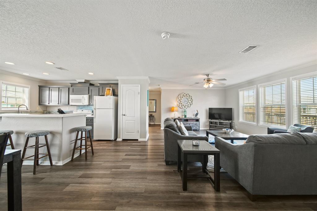 905 Meynig Drive, Crystal Beach, Texas image 23