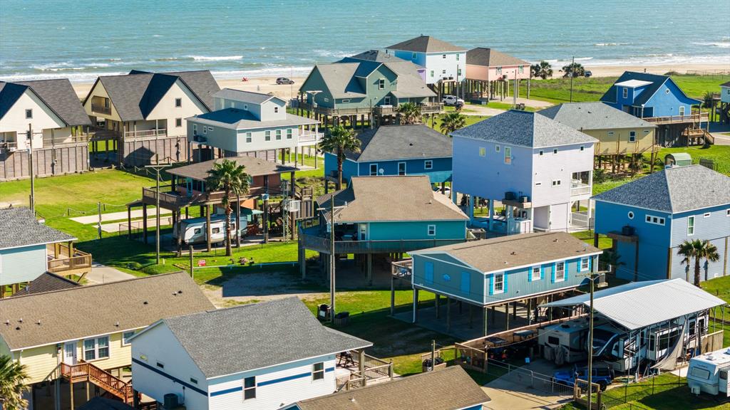 905 Meynig Drive, Crystal Beach, Texas image 3