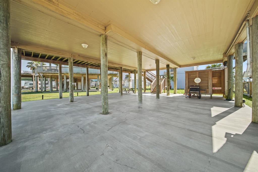 905 Meynig Drive, Crystal Beach, Texas image 5