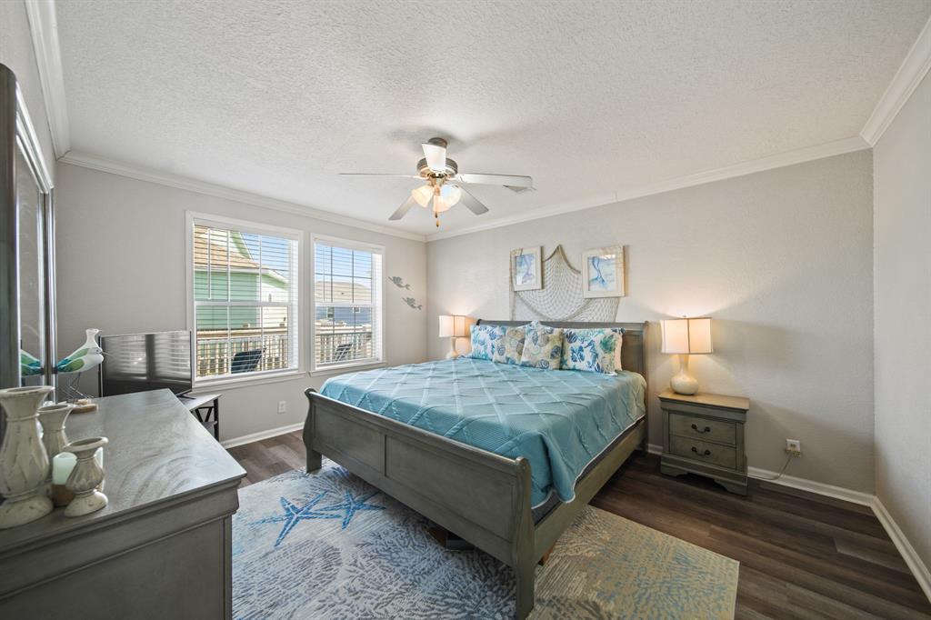 905 Meynig Drive, Crystal Beach, Texas image 17