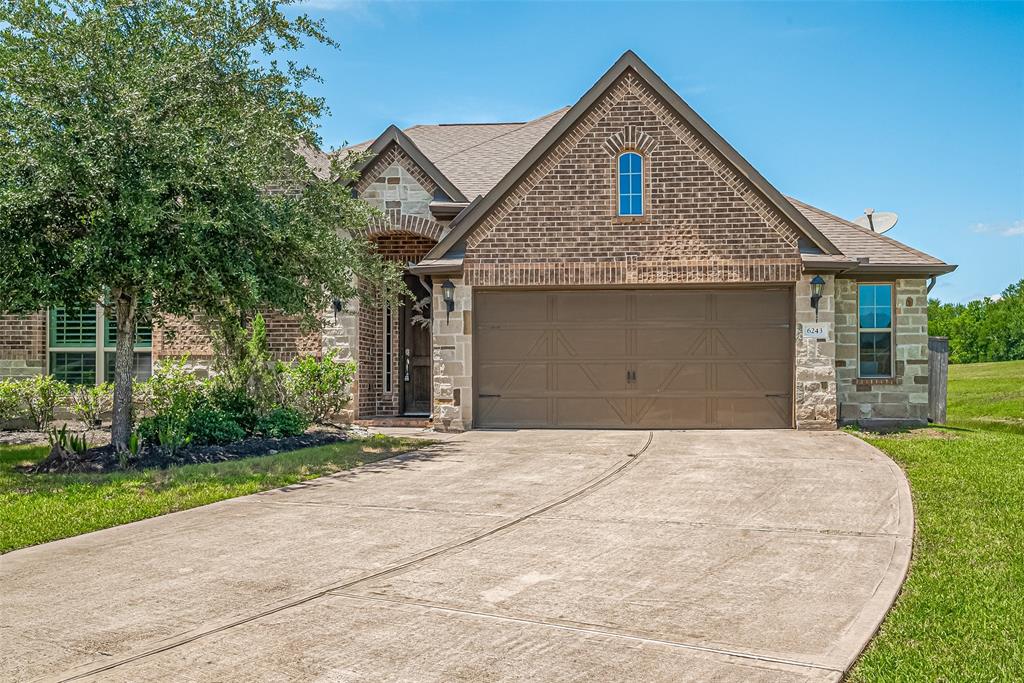 6243 Garden Lakes Lane, Sugar Land, Texas image 2