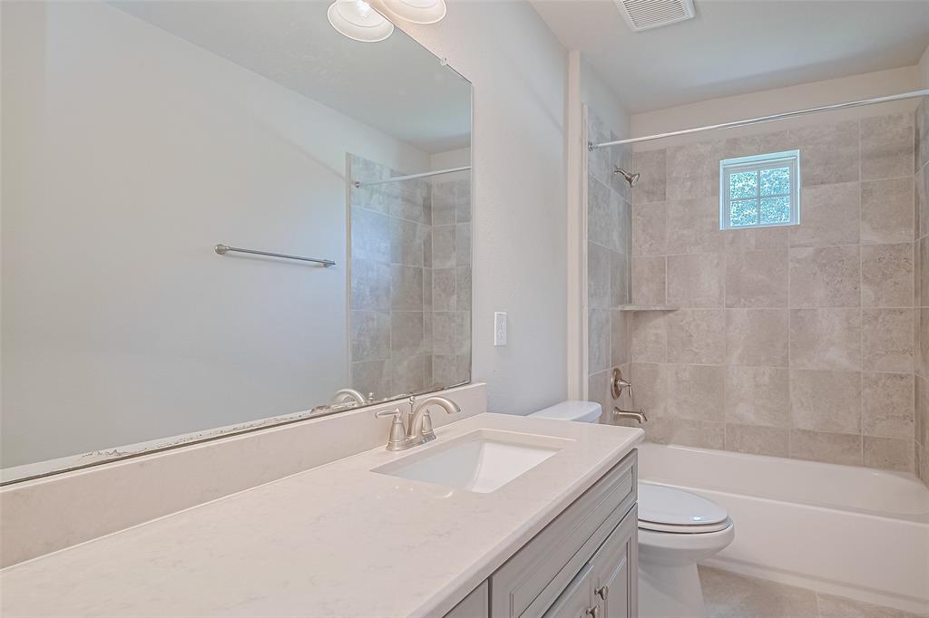 6243 Garden Lakes Lane, Sugar Land, Texas image 33
