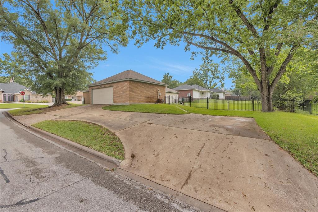 445 Augusta Drive, Huntsville, Texas image 41