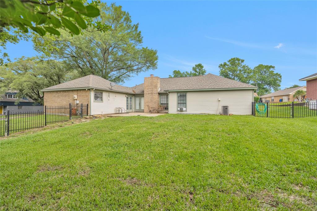 445 Augusta Drive, Huntsville, Texas image 37