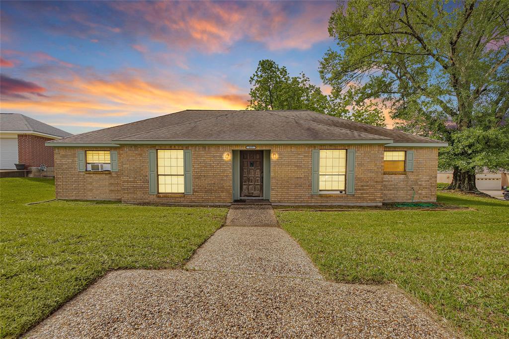 445 Augusta Drive, Huntsville, Texas image 1