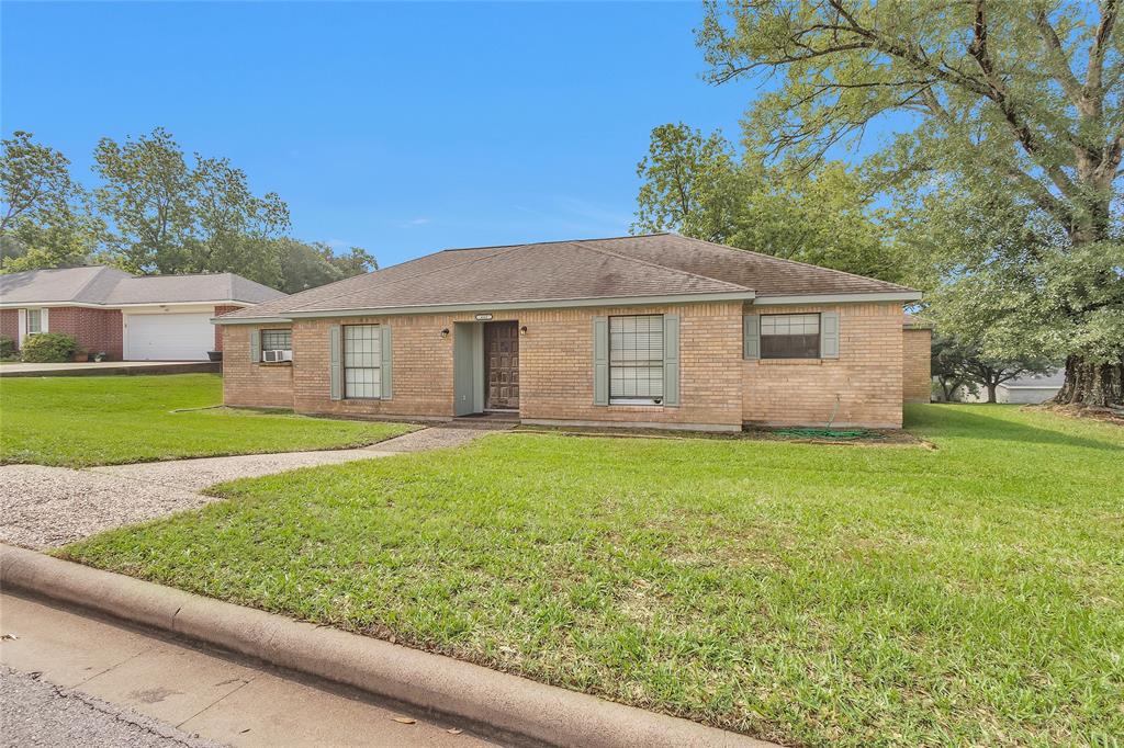 445 Augusta Drive, Huntsville, Texas image 3