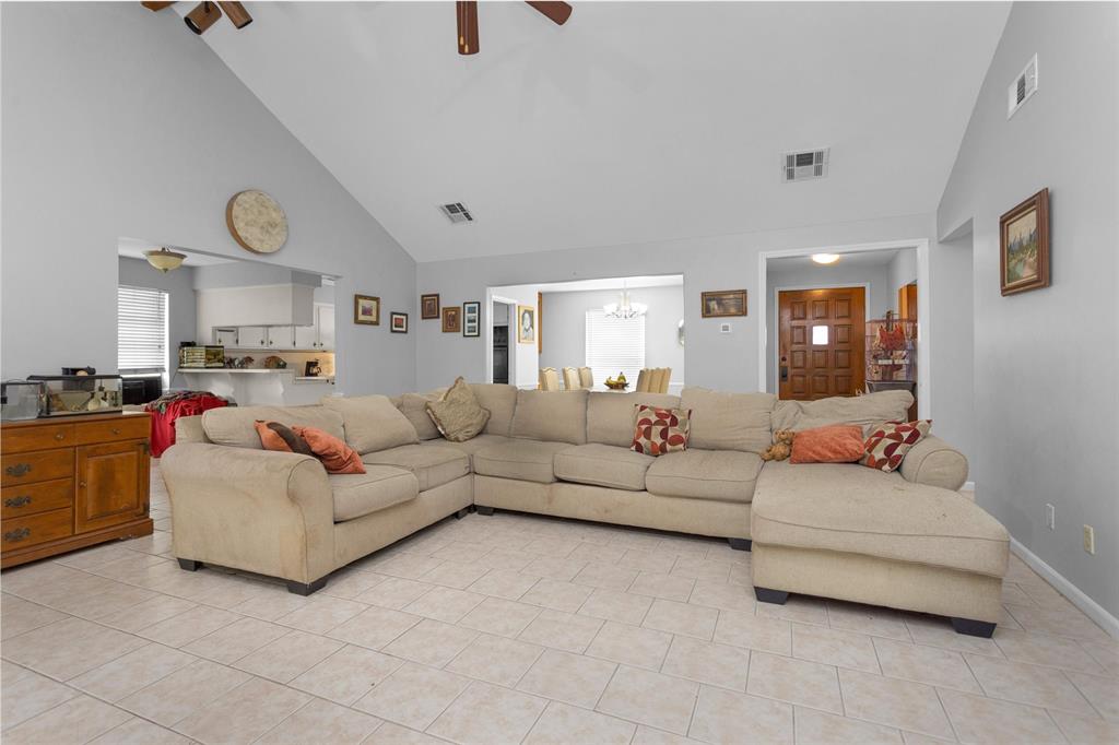 445 Augusta Drive, Huntsville, Texas image 12