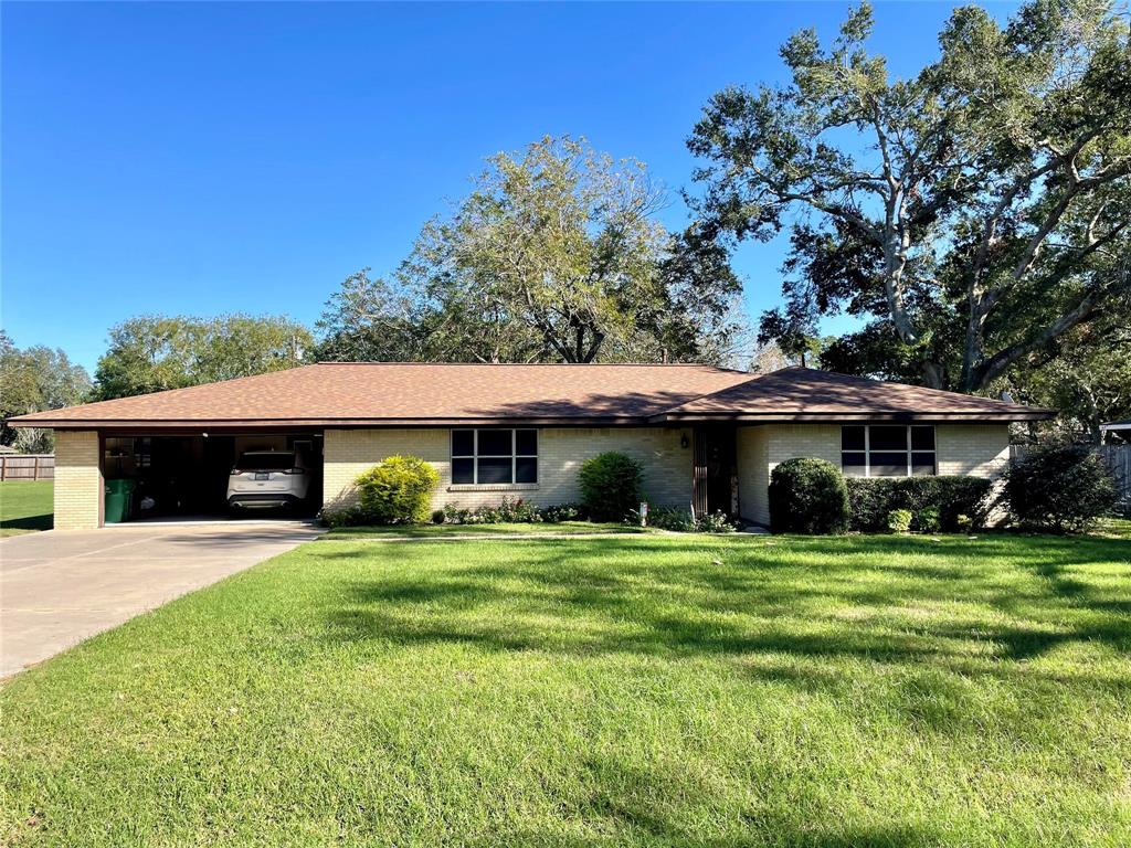 571 Henson Street, El Campo, Texas image 1