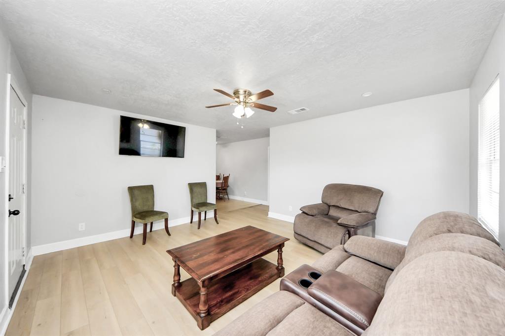 2811 Wentworth Lane