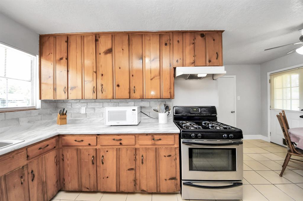 2811 Wentworth Lane