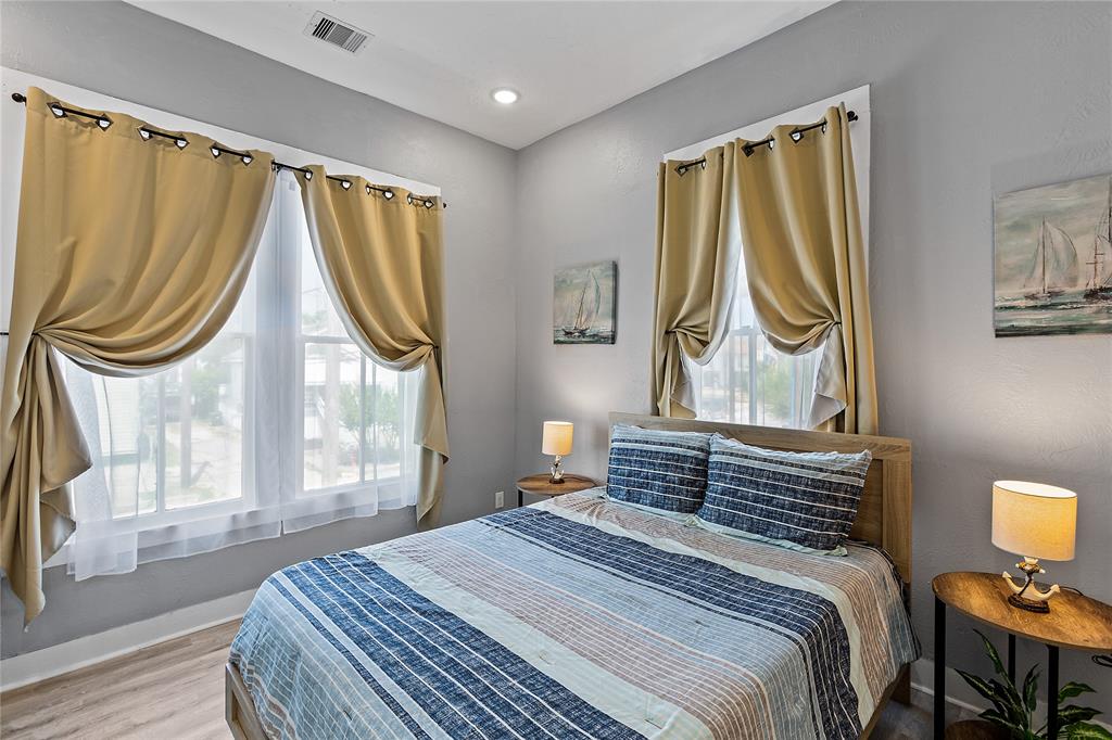 811 10th Street, Galveston, Texas image 27