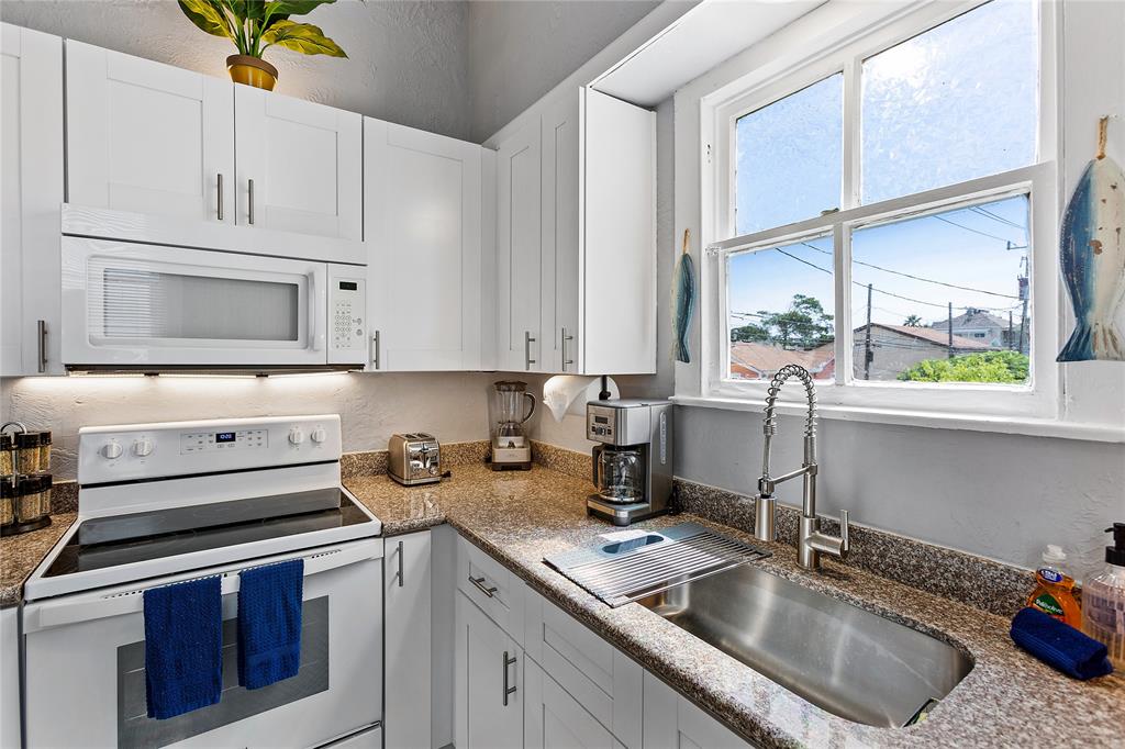 811 10th Street, Galveston, Texas image 34