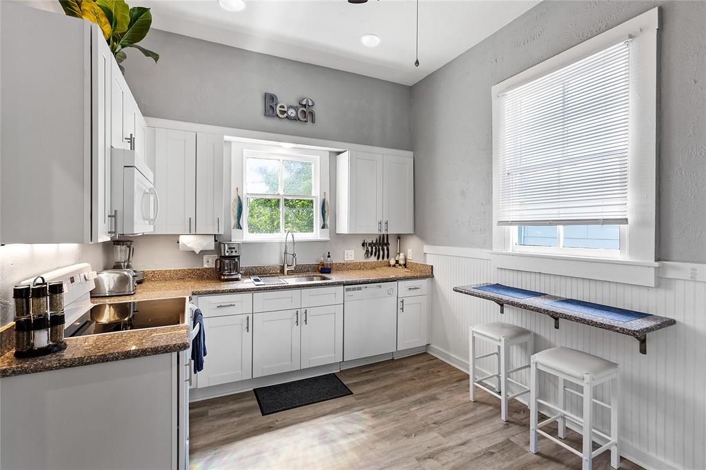 811 10th Street, Galveston, Texas image 32