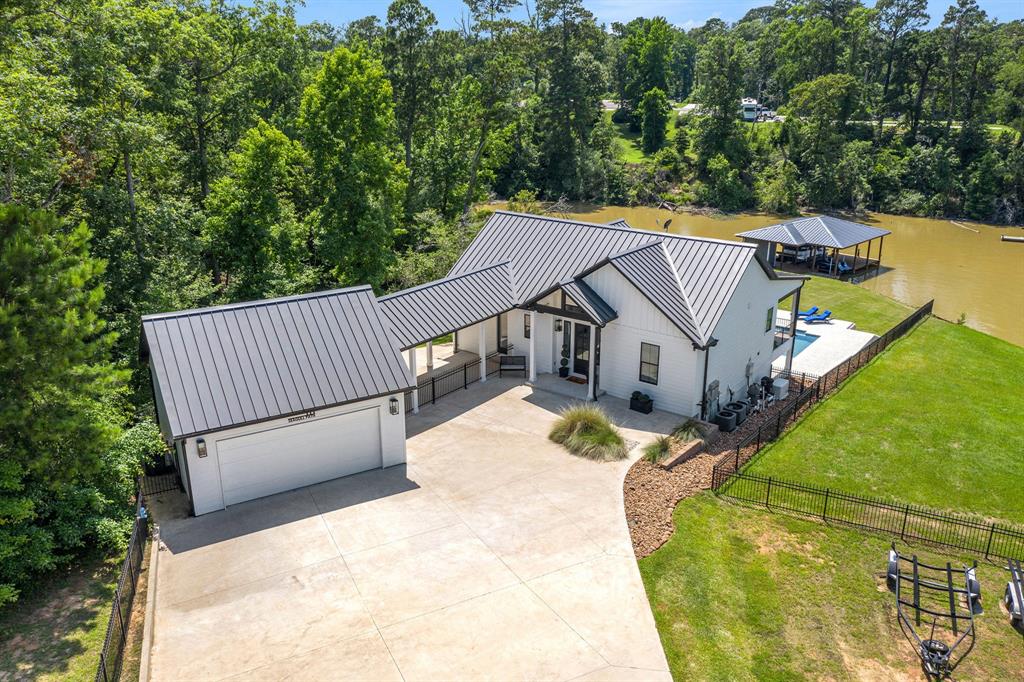 111 Seagull Path, Point Blank, Texas image 1