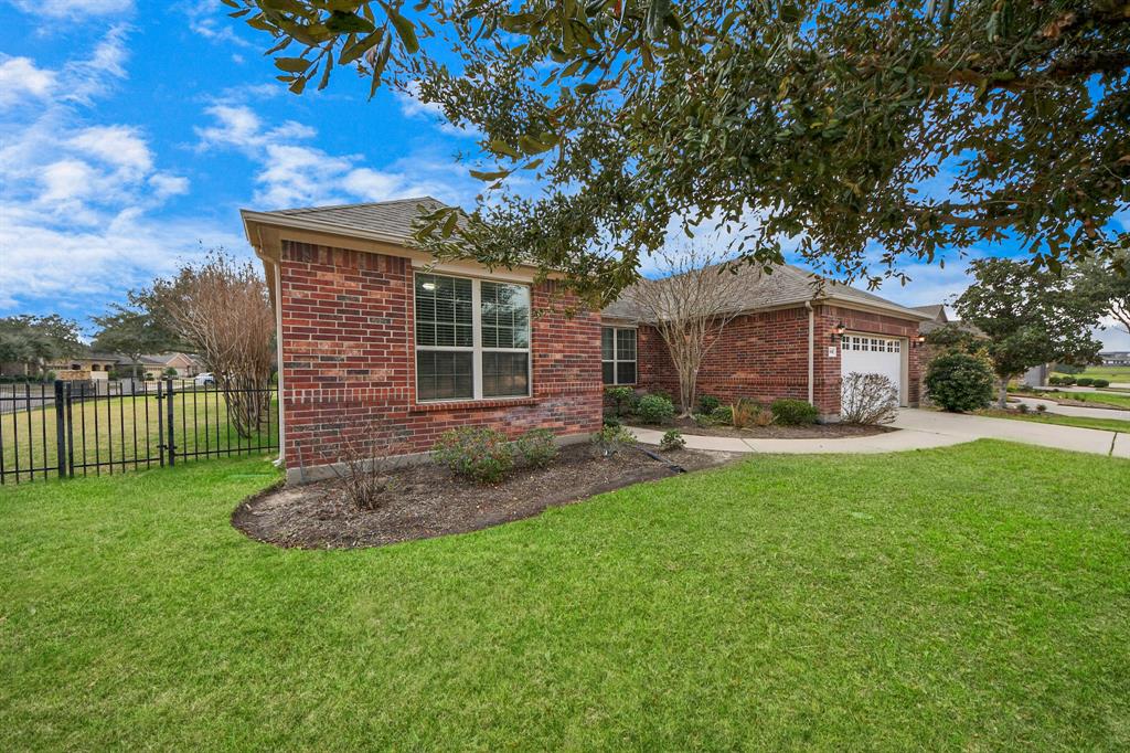 2918 Persimmon Grove, Richmond, Texas image 2