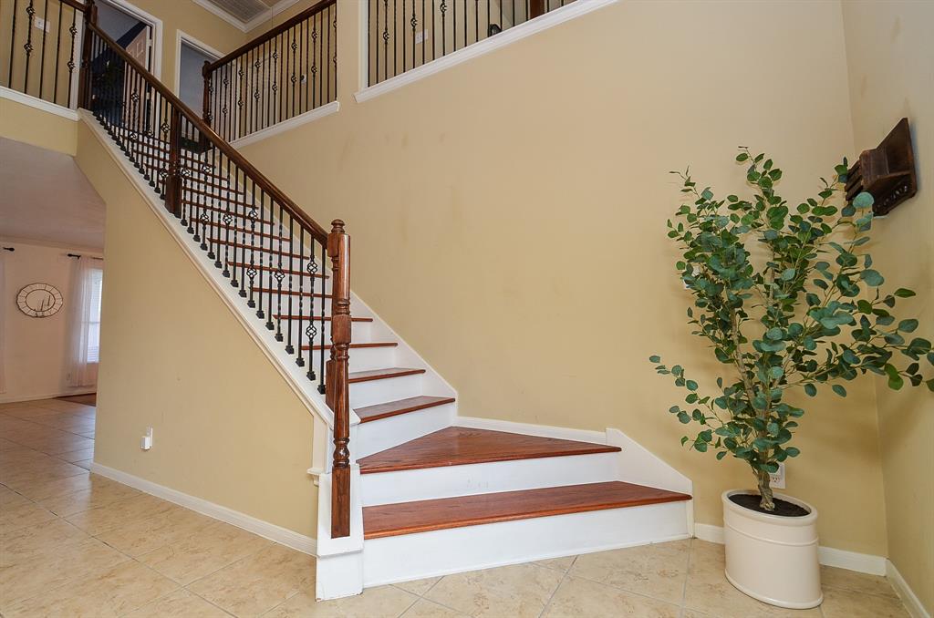 1911 Hampton Lakes Court, Katy, Texas image 5