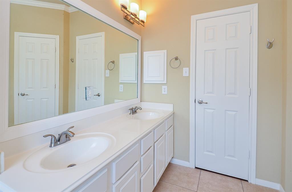 1911 Hampton Lakes Court, Katy, Texas image 18